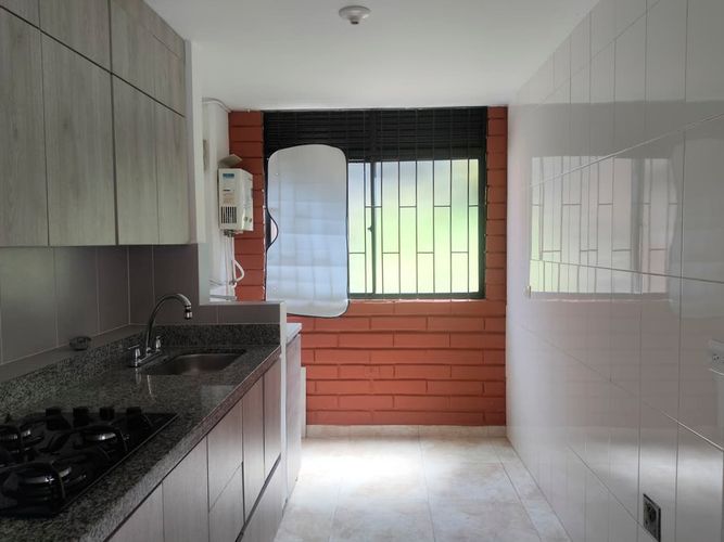 Apartamento de 2 alcobas en arriendo en El Poblado, Medellín, 69 m² · foto 5 de 15