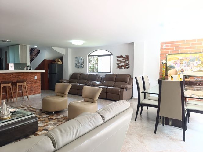 Casa de 3 alcobas en venta en El Poblado, Medellín, 188 m² · foto 1 de 16