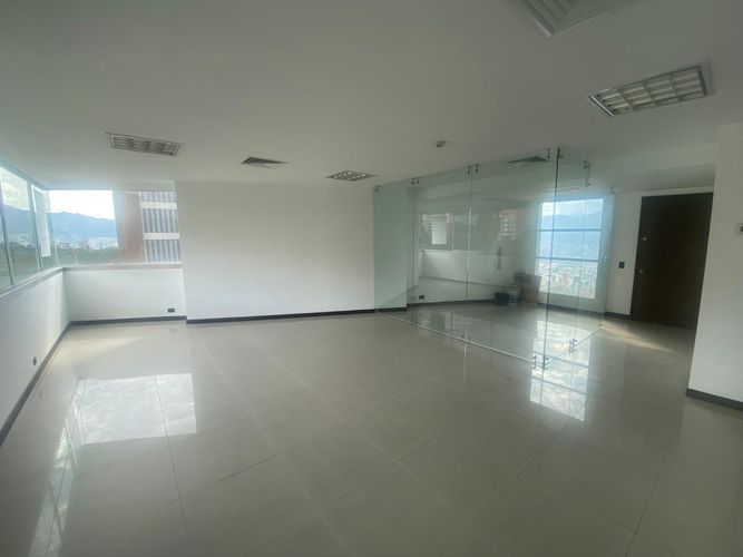 Oficina en arriendo en El Poblado, Medellín, 58 m² · foto 6 de 14