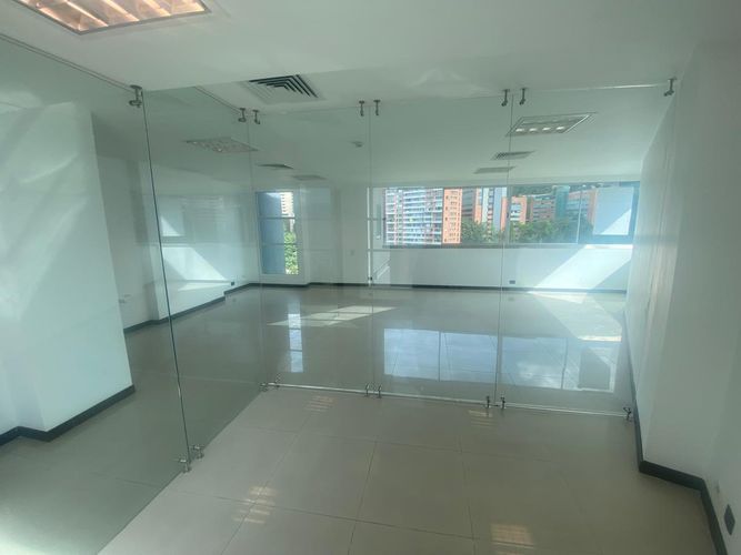 Oficina en arriendo en El Poblado, Medellín, 58 m² · foto 5 de 14