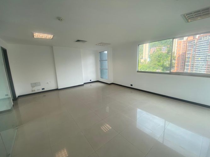 Oficina en arriendo en El Poblado, Medellín, 58 m² · foto 11 de 14