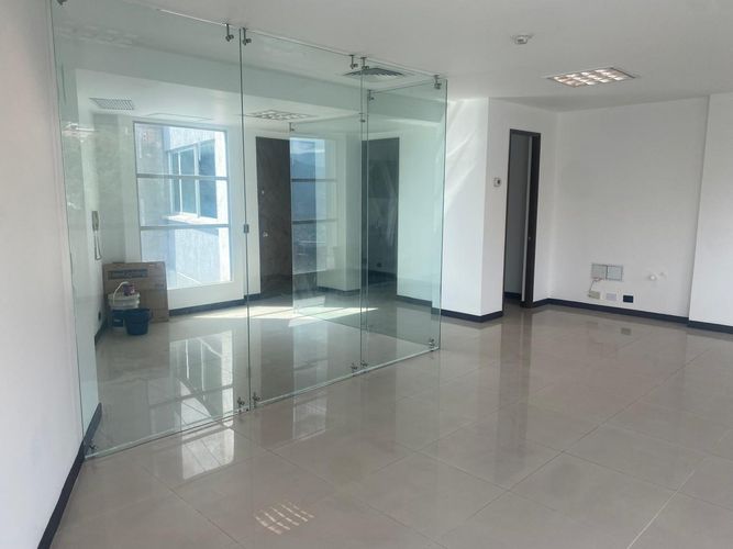 Oficina en arriendo en El Poblado, Medellín, 58 m² · foto 3 de 14