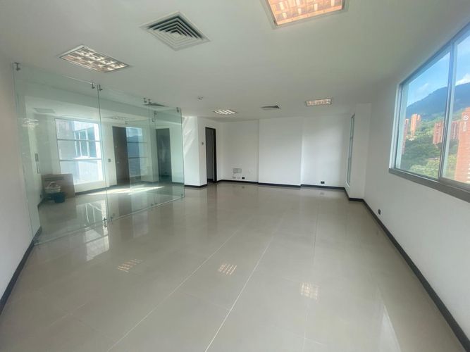 Oficina en arriendo en El Poblado, Medellín, 58 m² · foto 7 de 14