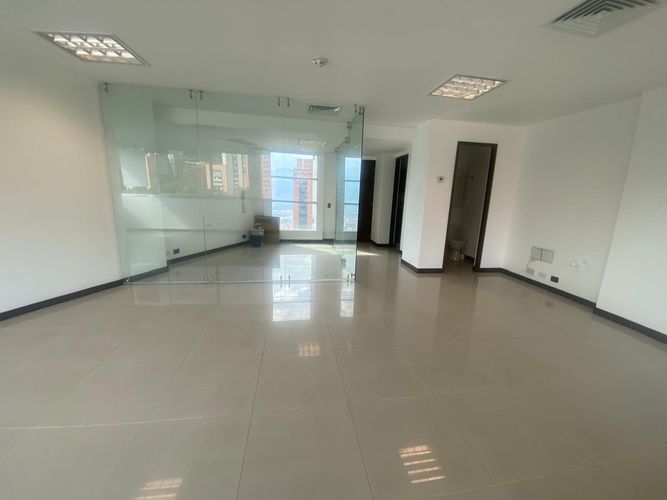 Oficina en arriendo en El Poblado, Medellín, 58 m² · foto 12 de 14