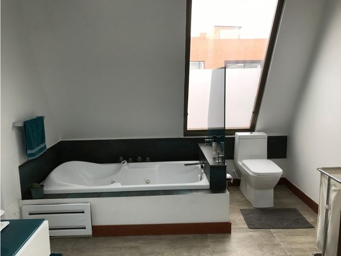Apartamento de 4 alcobas en venta en Chicó Navarra, Bogotá, 285 m² · foto 10 de 24