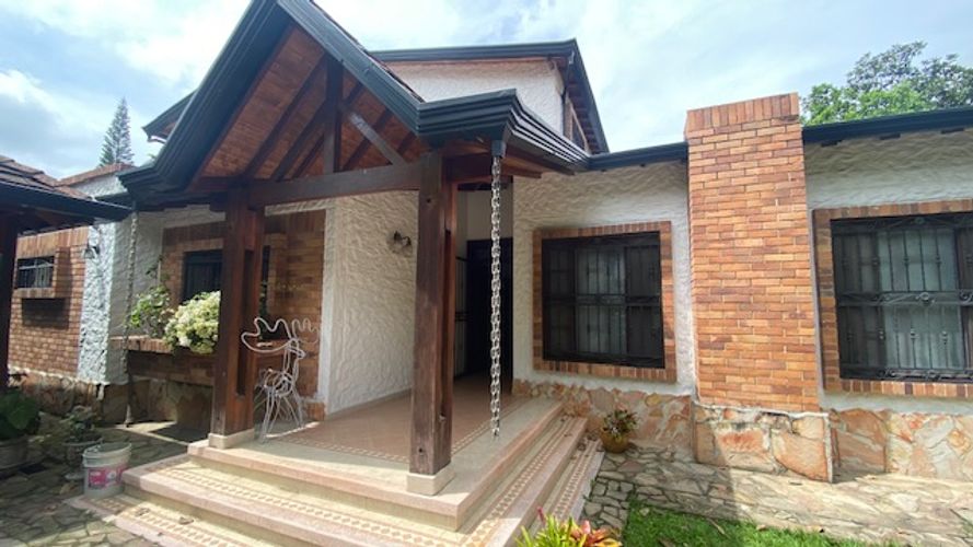Casa de 5 alcobas en venta en La Españolita, Piedecuesta, 330 m² · foto 3 de 24
