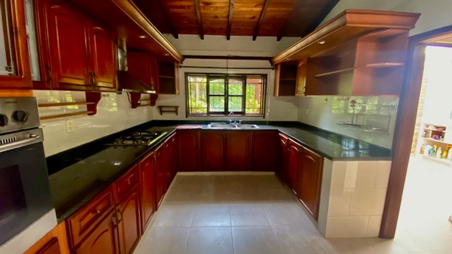 Casa de 5 alcobas en venta en La Españolita, Piedecuesta, 330 m² · foto 13 de 24