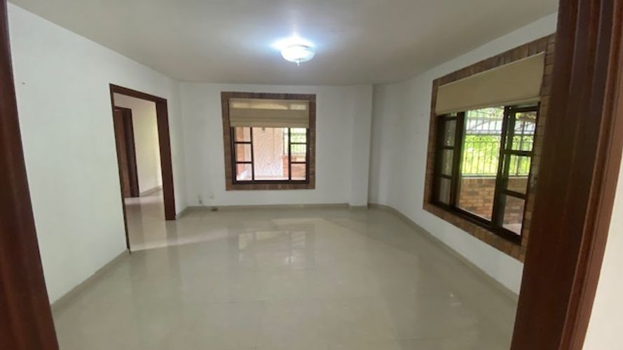 Casa de 5 alcobas en venta en La Españolita, Piedecuesta, 330 m² · foto 6 de 24