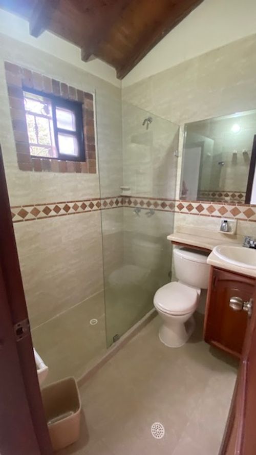 Casa de 5 alcobas en venta en La Españolita, Piedecuesta, 330 m² · foto 22 de 24