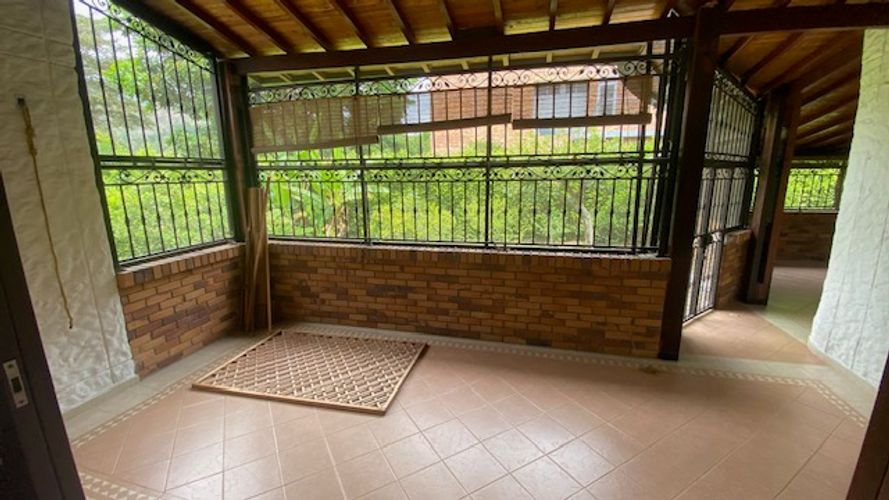 Casa de 5 alcobas en venta en La Españolita, Piedecuesta, 330 m² · foto 8 de 24