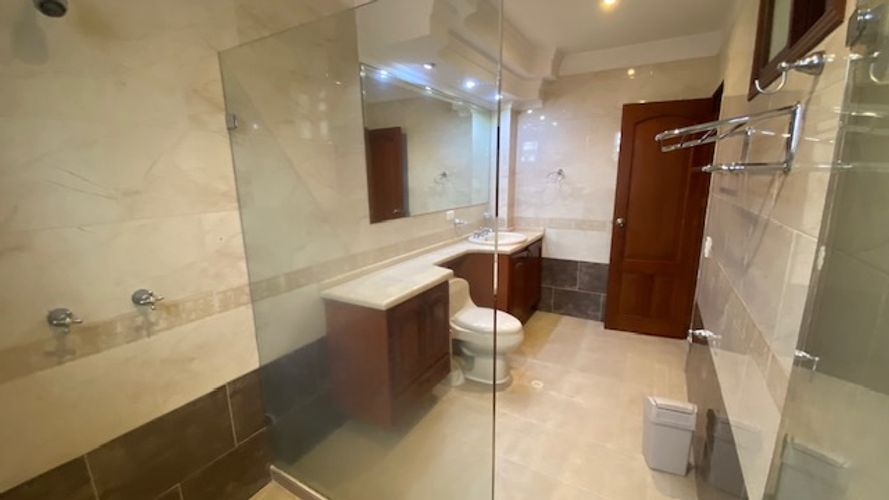 Casa de 5 alcobas en venta en La Españolita, Piedecuesta, 330 m² · foto 19 de 24