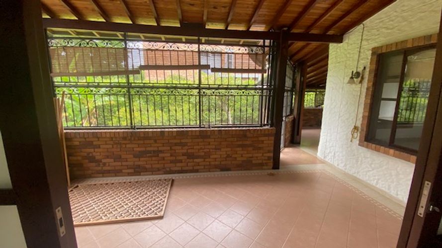 Casa de 5 alcobas en venta en La Españolita, Piedecuesta, 330 m² · foto 10 de 24