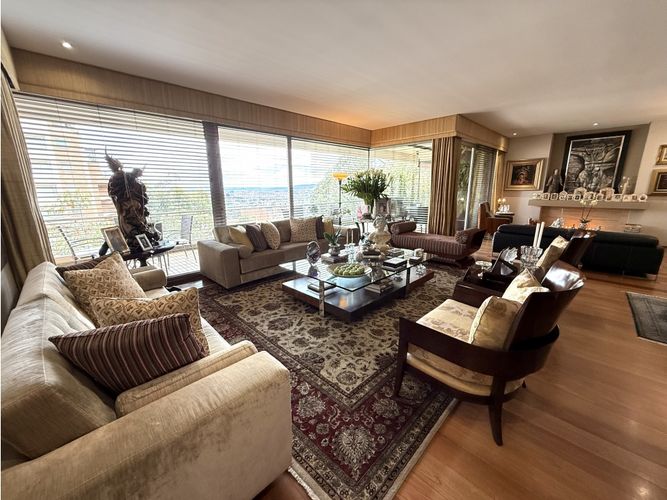 Apartamento de 3 alcobas en venta en Los Rosales, Bogotá, 418 m² · foto 3 de 24