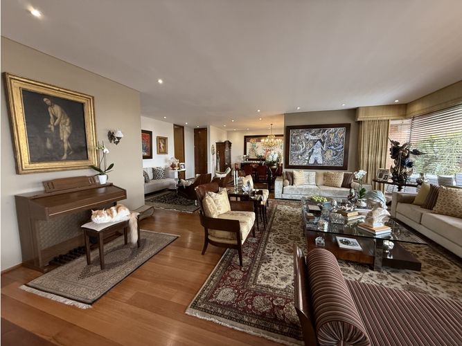 Apartamento de 3 alcobas en venta en Los Rosales, Bogotá, 418 m² · foto 4 de 24