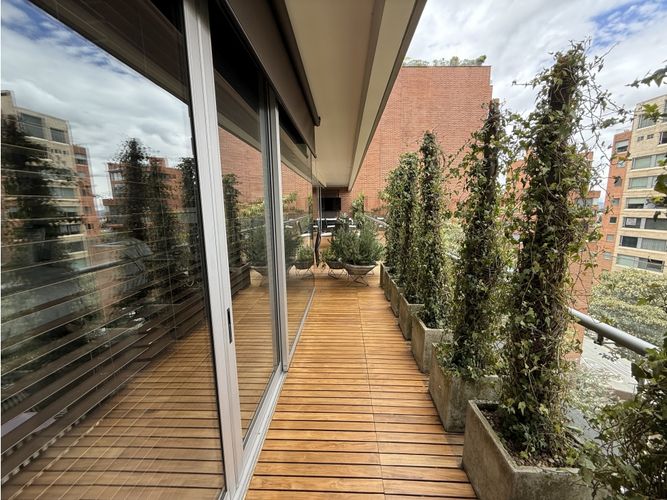 Apartamento de 3 alcobas en venta en Los Rosales, Bogotá, 418 m² · foto 13 de 24