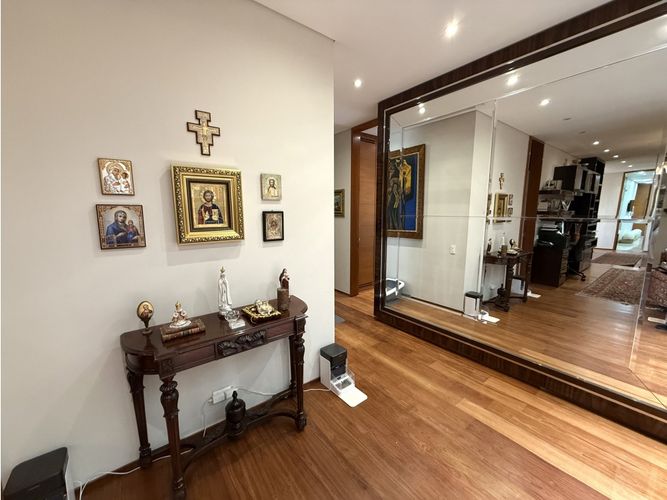 Apartamento de 3 alcobas en venta en Los Rosales, Bogotá, 418 m² · foto 14 de 24