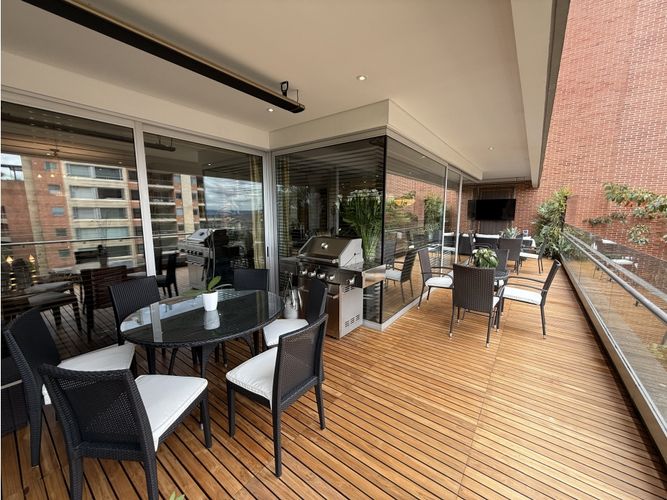 Apartamento de 3 alcobas en venta en Los Rosales, Bogotá, 418 m² · foto 17 de 24
