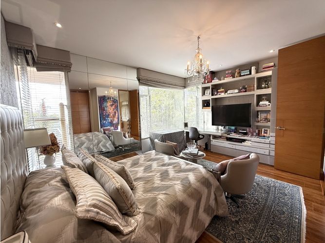 Apartamento de 3 alcobas en venta en Los Rosales, Bogotá, 418 m² · foto 23 de 24
