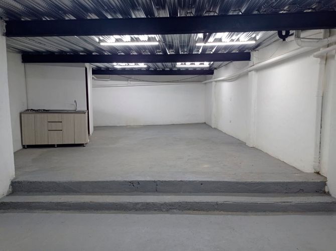 Bodega en arriendo en Cristo Rey, Medellín, 170 m² · foto 3 de 11