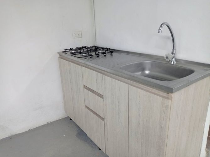 Bodega en arriendo en Cristo Rey, Medellín, 170 m² · foto 10 de 11