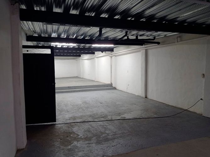 Bodega en arriendo en Cristo Rey, Medellín, 170 m² · foto 9 de 11