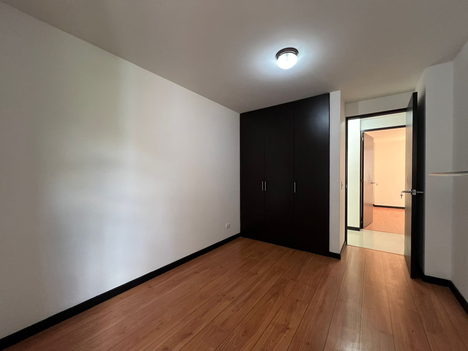 Apartamento en arriendo en Uribe Angel, Envigado · foto 9 de 16