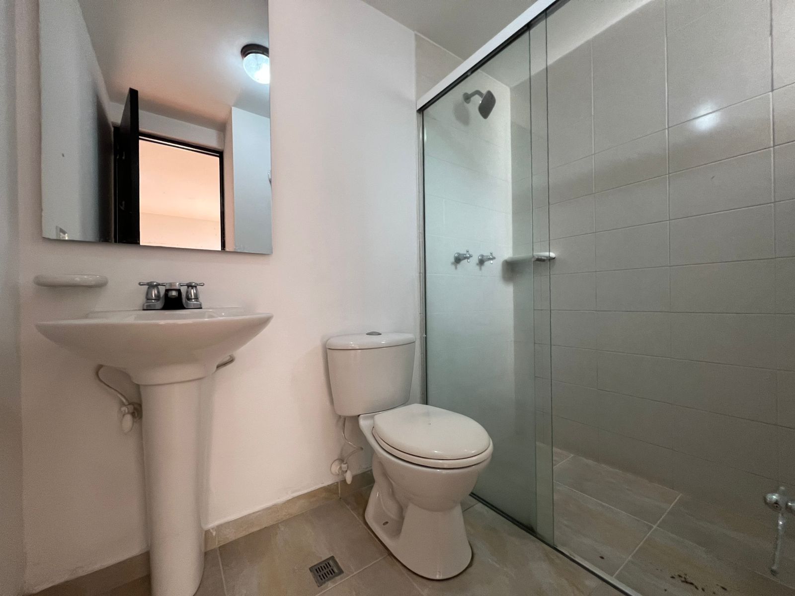 Apartamento en arriendo en Uribe Angel, Envigado · foto 15 de 16