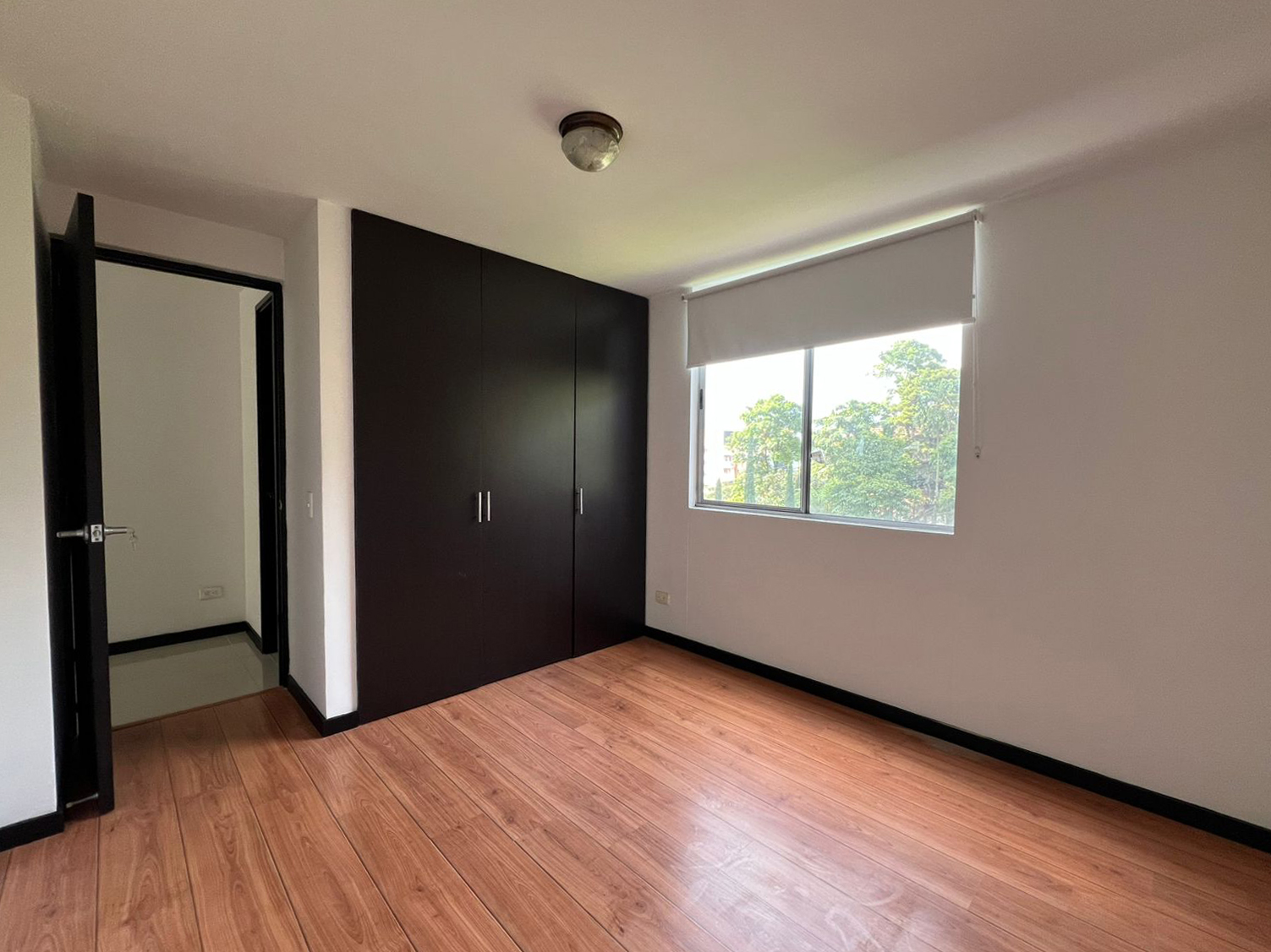 Apartamento en arriendo en Uribe Angel, Envigado · foto 7 de 16