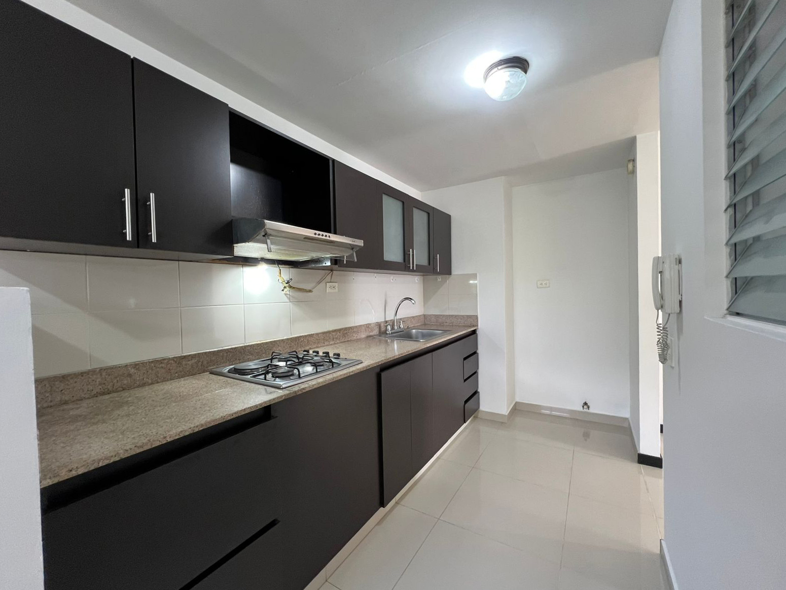 Apartamento en arriendo en Uribe Angel, Envigado · foto 5 de 16