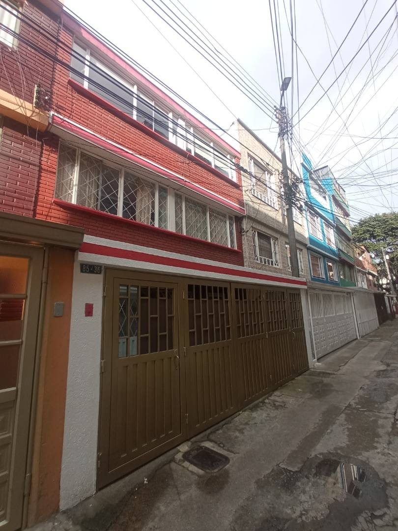Casa en venta en La Isabela, Bogotá · foto 2 de 24