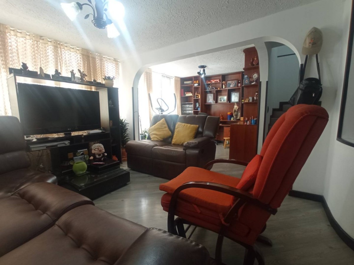 Casa en venta en La Isabela, Bogotá · foto 8 de 24