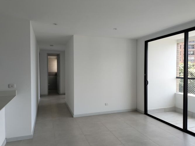 Apartamento de 3 alcobas en venta en El Poblado, Medellín, 86 m² · foto 3 de 18