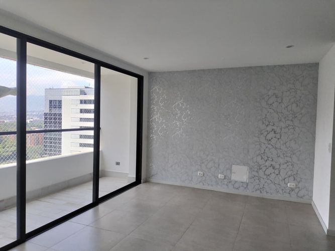 Apartamento de 3 alcobas en venta en El Poblado, Medellín, 86 m² · foto 2 de 18