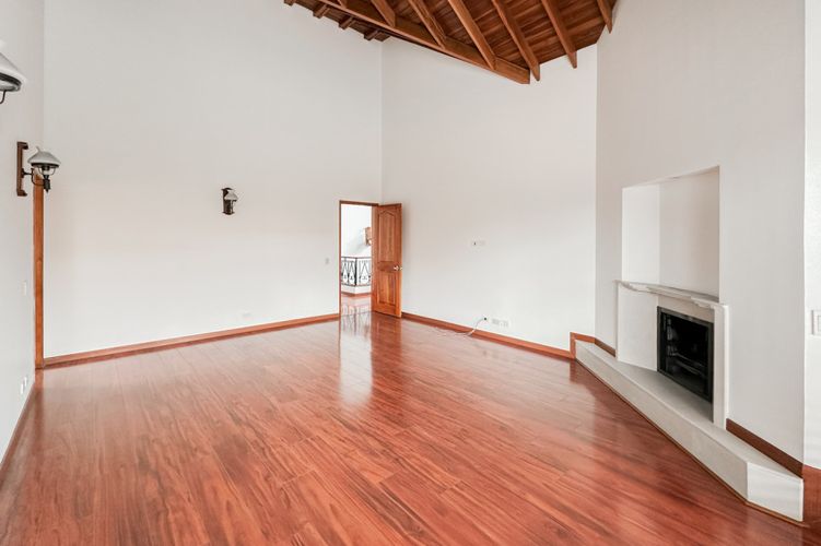 Casa de 4 alcobas en venta en San Jose De Bavaria, Bogotá, 400 m² · foto 15 de 24