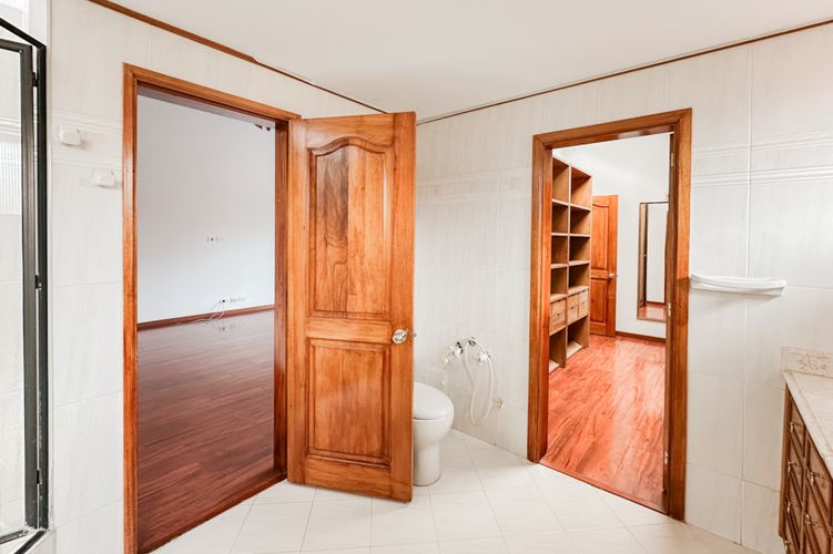 Casa de 4 alcobas en venta en San Jose De Bavaria, Bogotá, 400 m² · foto 17 de 24
