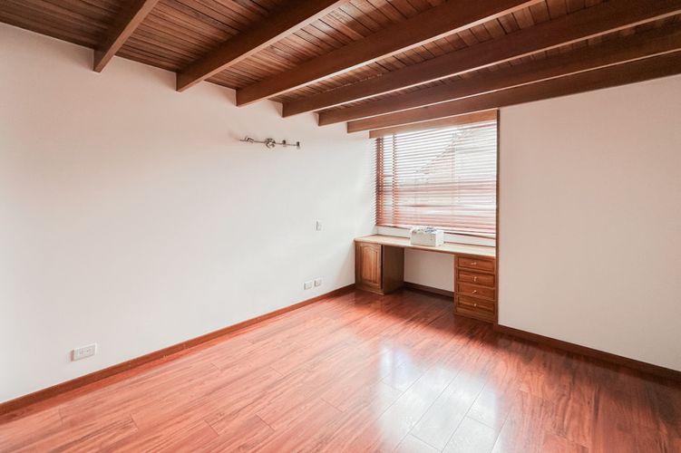Casa de 4 alcobas en venta en San Jose De Bavaria, Bogotá, 400 m² · foto 20 de 24
