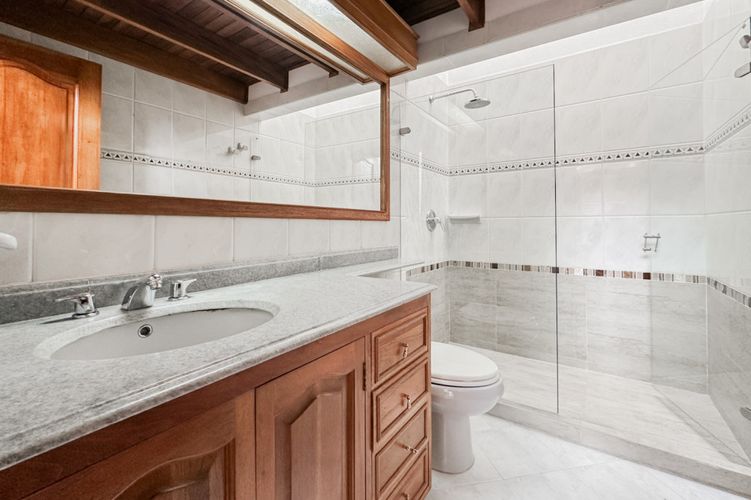 Casa de 4 alcobas en venta en San Jose De Bavaria, Bogotá, 400 m² · foto 24 de 24