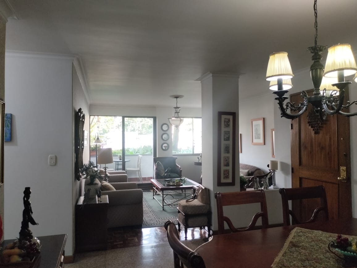 Apartamento en venta en El Poblado, Medellín · foto 2 de 17