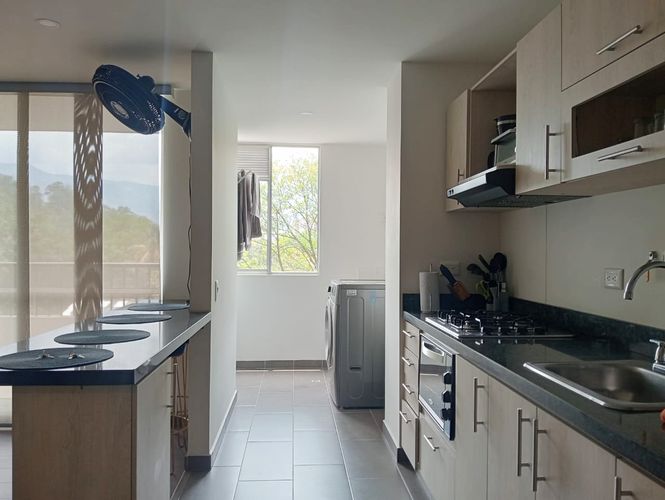 Apartamento de 3 alcobas en arriendo en Los Colores, Medellín, 88 m² · foto 7 de 19