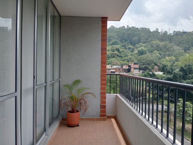 Apartamento de 3 alcobas en arriendo en Los Colores, Medellín, 88 m² · foto 19 de 19