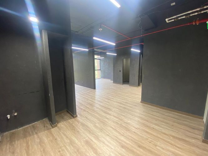 Oficina en arriendo en El Poblado, Medellín, 72 m² · foto 8 de 18