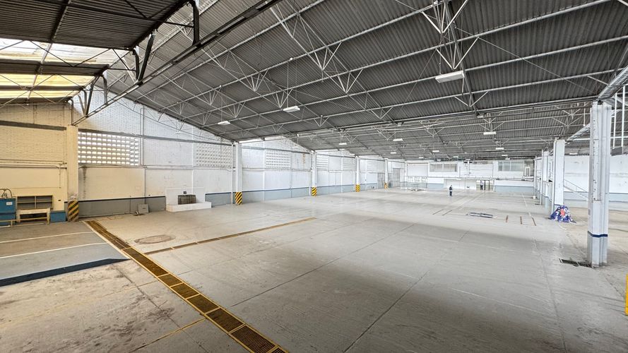 Bodega en arriendo en Las Delicias, Cali, 2352 m² · foto 2 de 24
