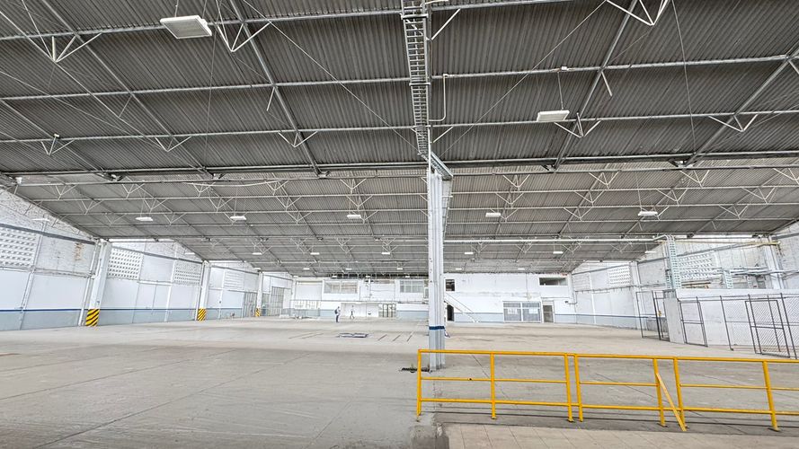 Bodega en arriendo en Las Delicias, Cali, 2352 m² · foto 4 de 24