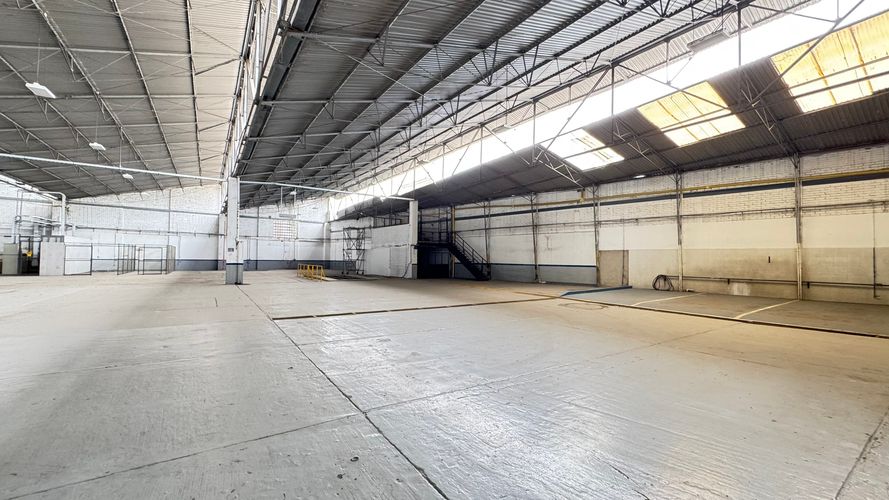 Bodega en arriendo en Las Delicias, Cali, 2352 m² · foto 6 de 24