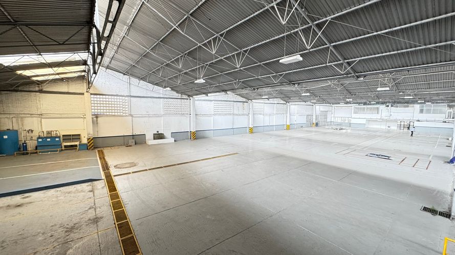 Bodega en arriendo en Las Delicias, Cali, 2352 m² · foto 7 de 24