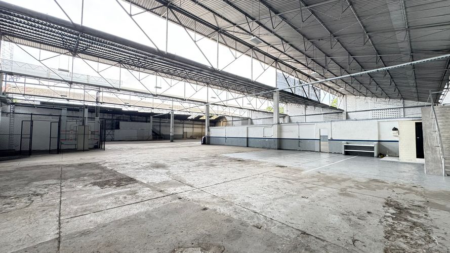 Bodega en arriendo en Las Delicias, Cali, 2352 m² · foto 15 de 24