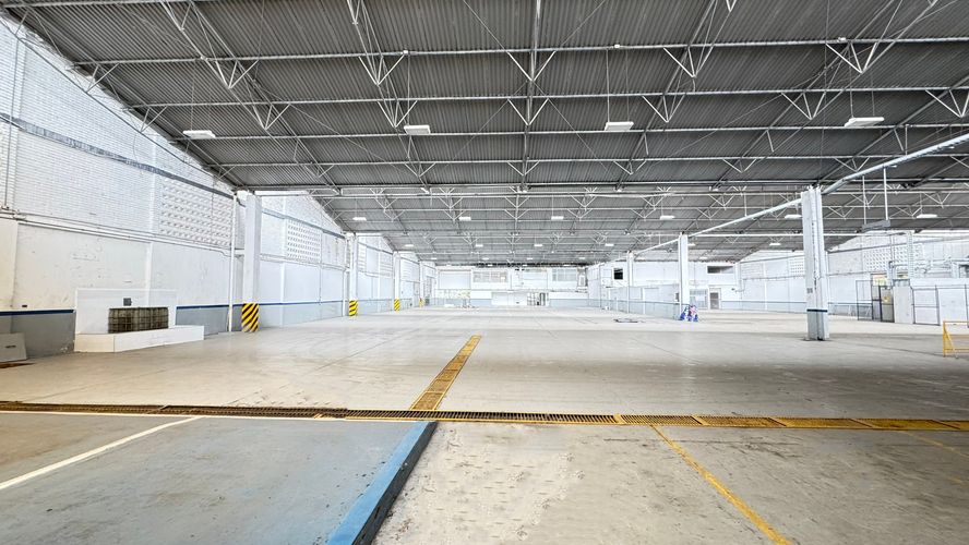 Bodega en arriendo en Las Delicias, Cali, 2352 m² · foto 17 de 24