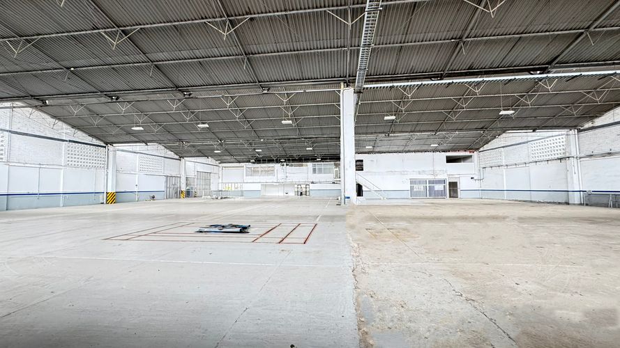 Bodega en arriendo en Las Delicias, Cali, 2352 m² · foto 19 de 24