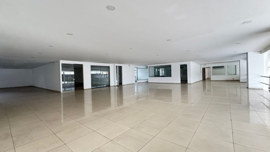 Bodega en arriendo en Las Delicias, Cali, 2352 m² · foto 21 de 24