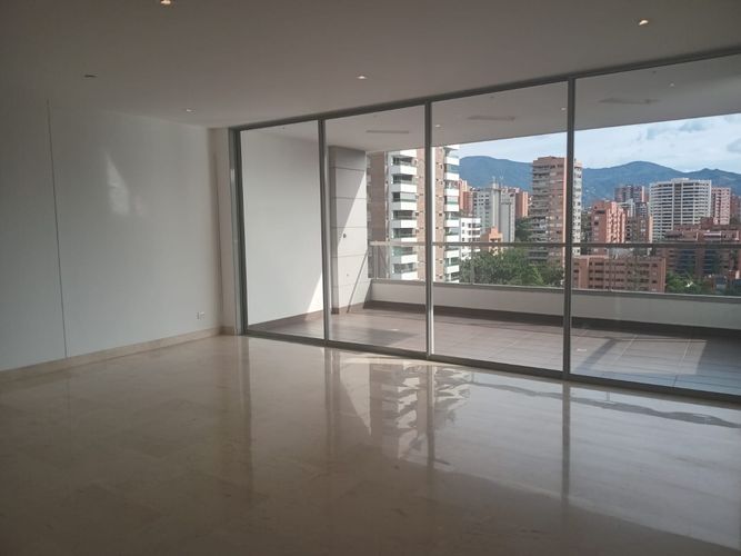 Apartamento de 3 alcobas en arriendo en El Poblado, Medellín, 180 m² · foto 2 de 20